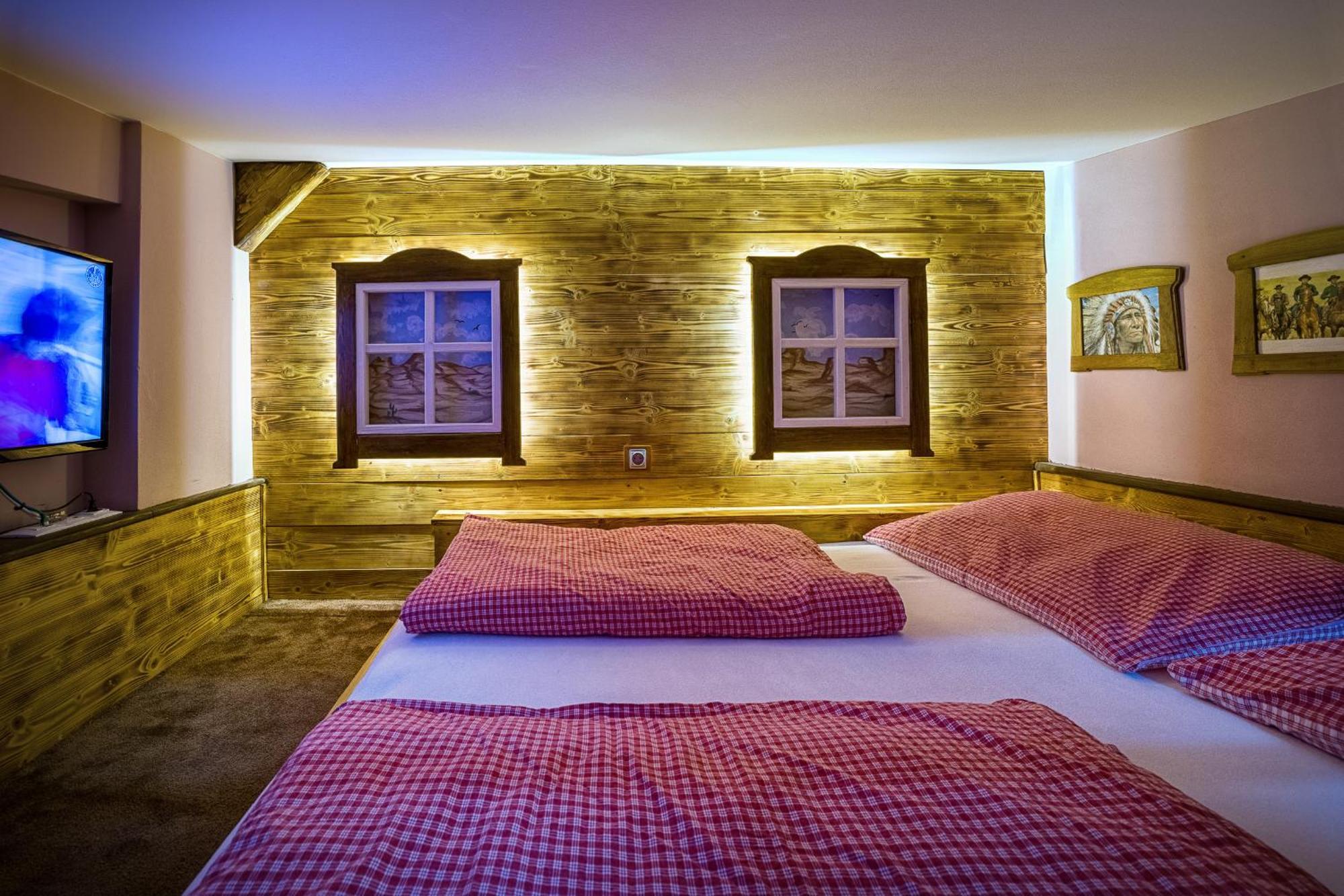 Hotel Kocourkov Hlinsko Eksteriør billede