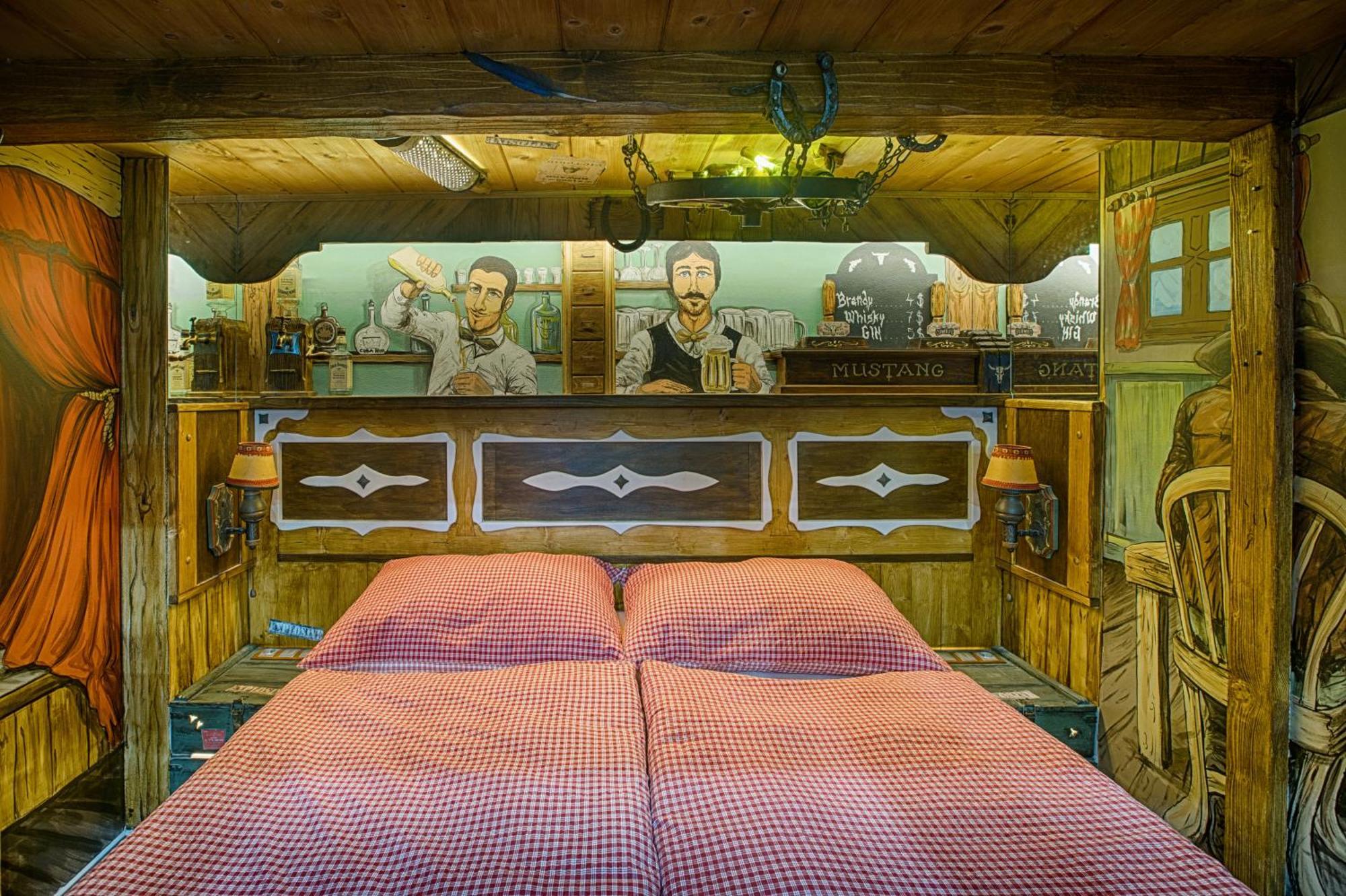 Hotel Kocourkov Hlinsko Eksteriør billede