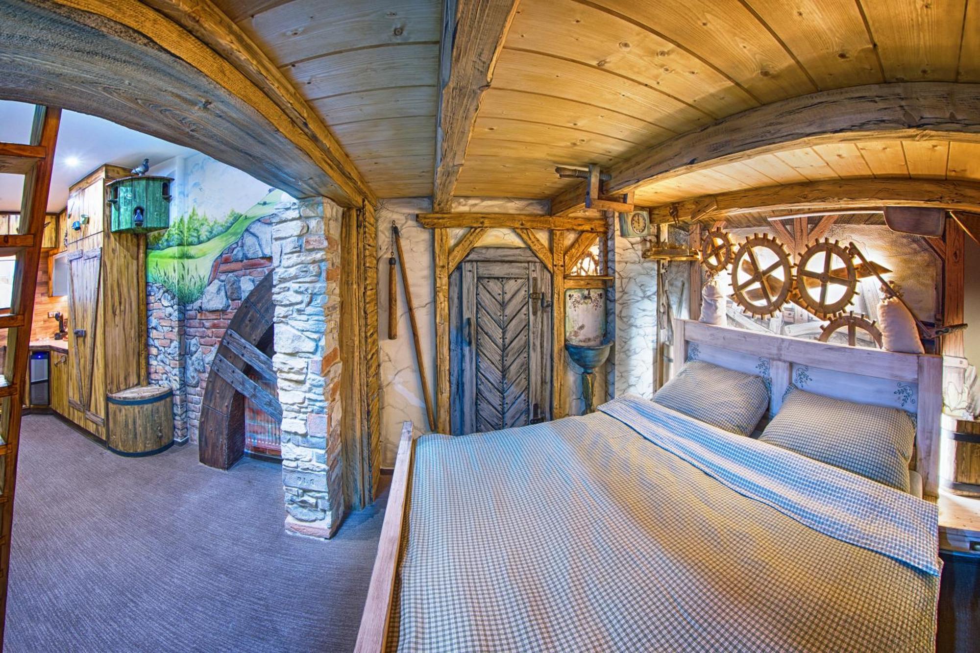 Hotel Kocourkov Hlinsko Eksteriør billede